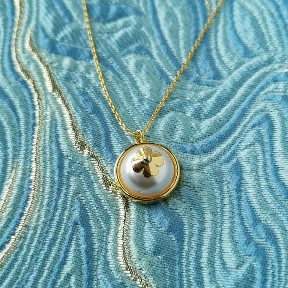 Kate Spade Jewelry - Kate Spade Pearls On Pearls Gold White Pendant Necklace. New with pouch